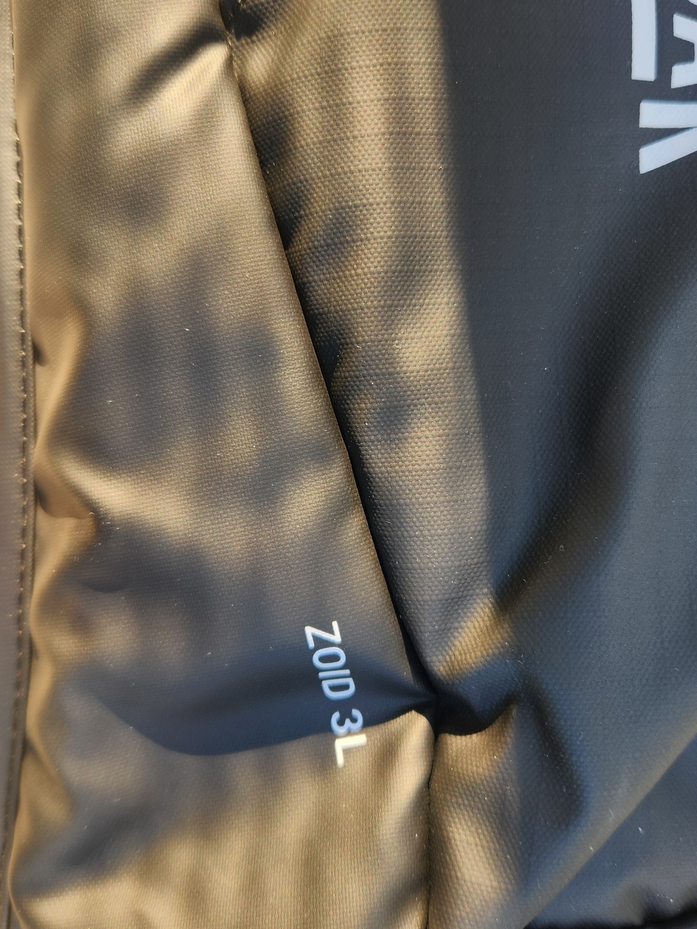 CamelBak Black Hydration Sling Bag for Men Or Women - Picture 6 of 8